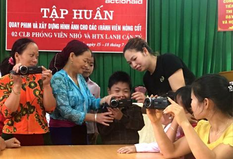 Training course on the production film process and building image of core members of 2 small reporter clubs and Lanh Can Ty Cooperative