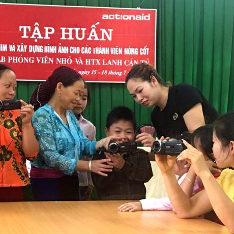 Training course on the production film process and building image of core members of 2 small reporter clubs and Lanh Can Ty Cooperative